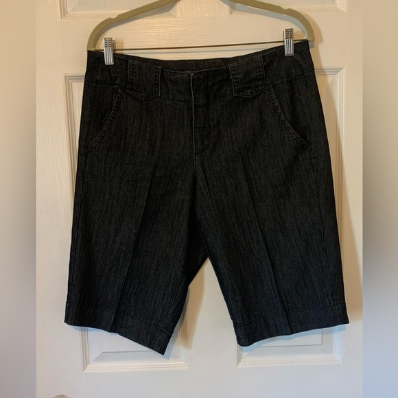 one 5 one Black Women's Bermuda Shorts - Picture 1 of 2